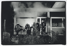 405342 Afbeelding van de derde brand binnen een week in het voormalige Instructiebad Zuilen (Dr. Max Euwestraat 10) te ...